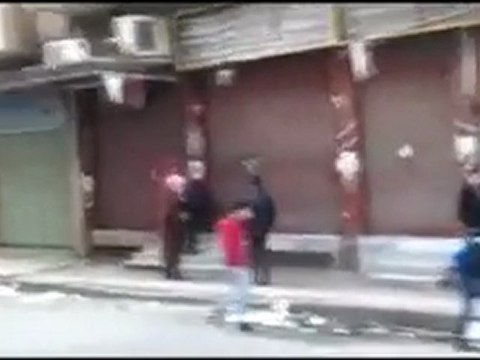 فري برس حمص باب السباع شاهد بعينك حي باب السباع تهجير الاهالي والحواجز المحيه به 5 2 2012