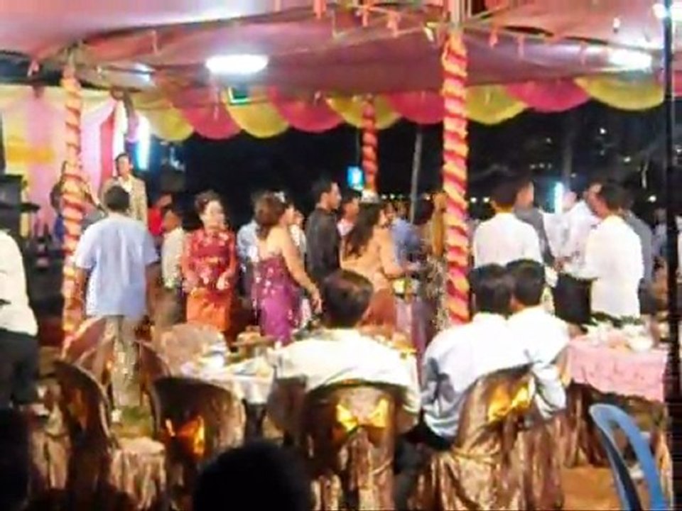 Mariage Khmer sur Occheuteal beach - Fevrier 2012
