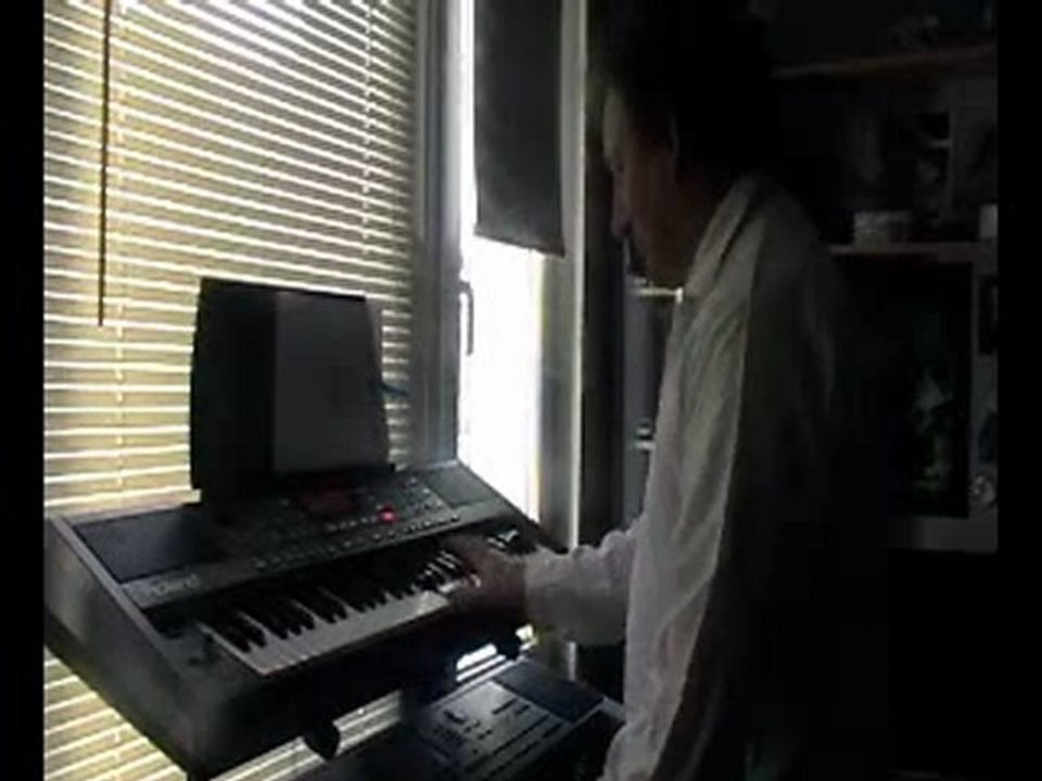 Antoine et ses synthés vous présente un medley de Johnny;