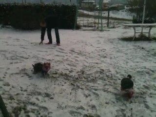 IMG_0864 LES FILLES DANS LA NEIGE FEVRIER 2012