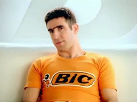 Eric Cantona pour les rasoirs BIC