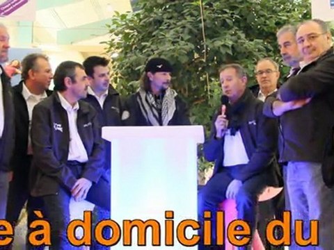 Interview du groupe Le coeur des hommes lors de la grande braderie à la galerie commerçante Bonne Source