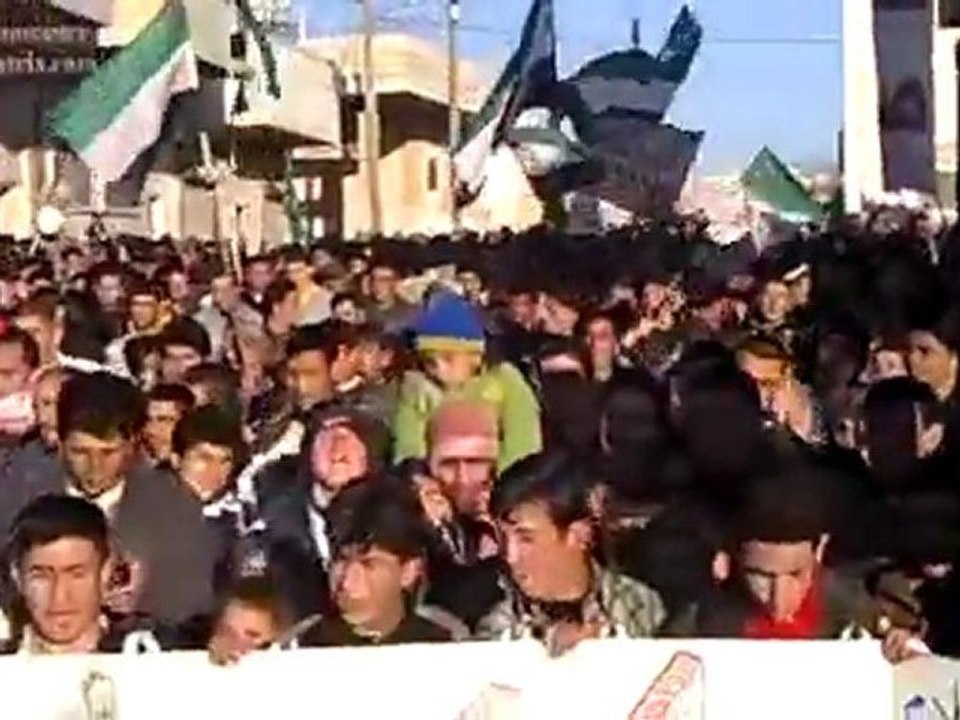 فري برس   إدلب كفروما     طفلة تهتف للثورة في مظاهرة حاشدة 6 2 2012