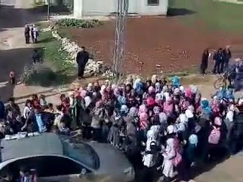 فري برس ادلب جسرالشغور قرية الكستن مظاهرة طلابية نصرة لحمض الجريحة 6 2 2012 ج4