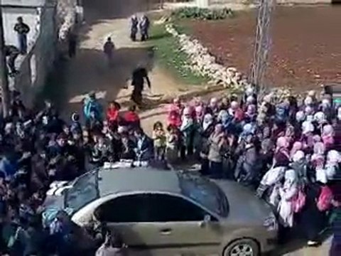 فري برس ادلب جسرالشغور قرية الكستن مظاهرة طلابية نصرة لحمض الجريحة 6 2 2012 ج3