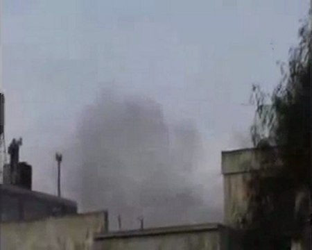 فري برس حمص حي الخالدية تصاعد الدخان نتيجة القصف ورد المساجد في الحي با التكبير 6 2 2012