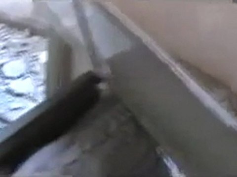 فري برس حمص باباعمرو آثار القصف على أحد المنازل وشاهد عيان يتحدث