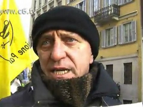 'Basta autostrade e cemento' gli ambientalisti protestano durante la Mobility Conference