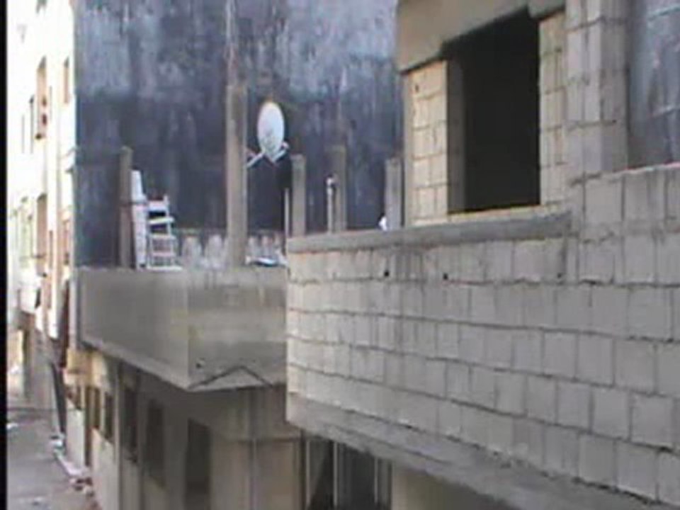 فري برس   حمص بابا عمرو قصف عنيف بالقذائف العشوائيه من قبل عصابات الاسد 6 2 2012 ج4