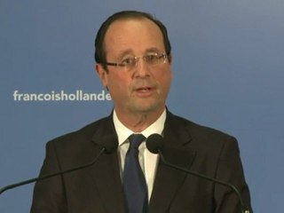Hollande réagit au soutien de Merkel à Sarkozy