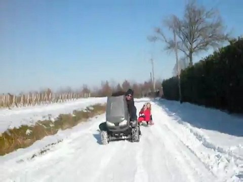 course de tracteur tondeuse sur la neige bis