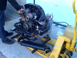 VW Boxer Engine runs