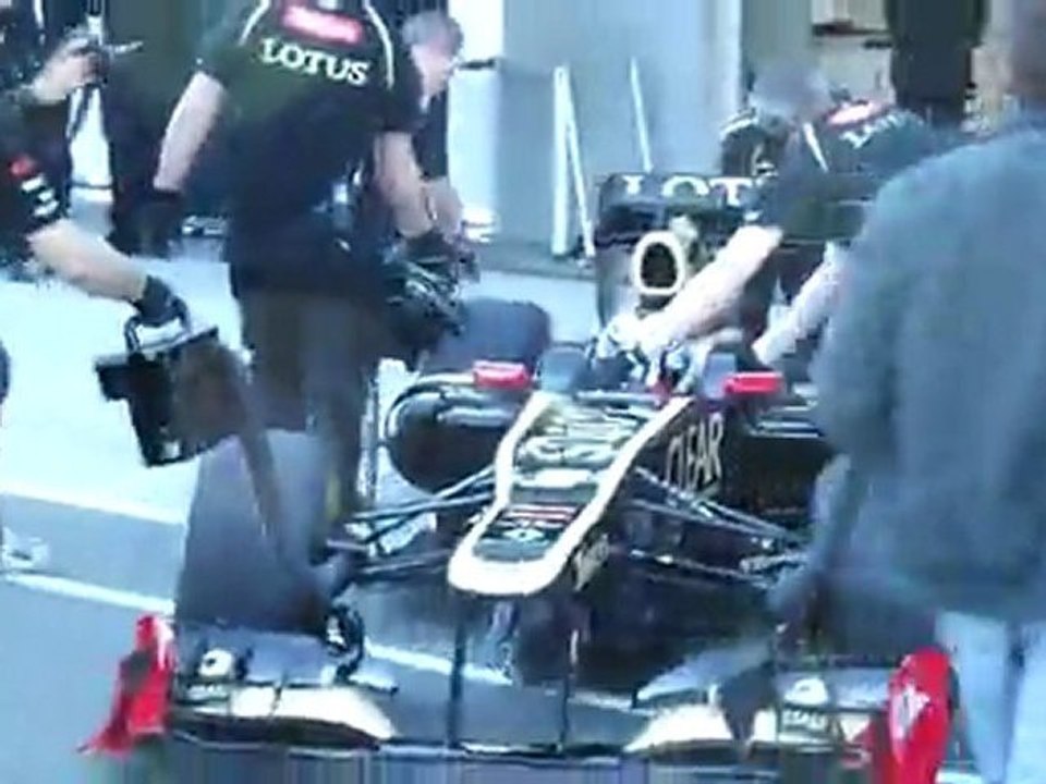 Kimi Räikkönen driving into pits Jerez 6.2.2012 Lotus Roll-Out
