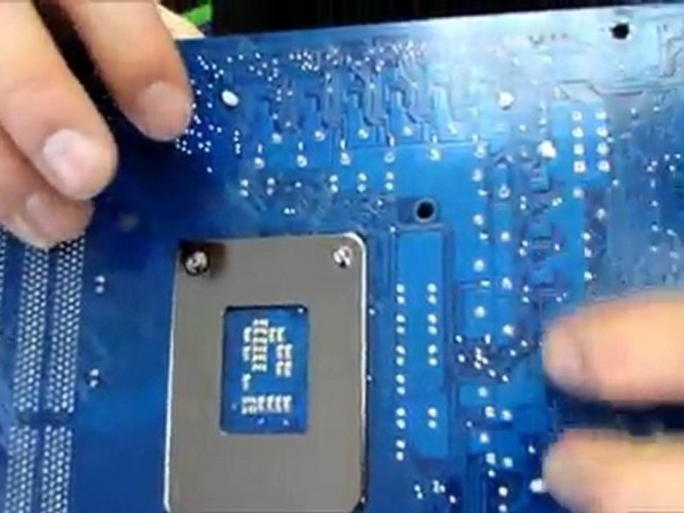 Gigabyte H67A-UD3H Core i5 LGA1155 Sandy Bridge Motherboard Unboxing & First Look Linus Tech Tips