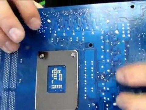 Gigabyte H67A-UD3H Core i5 LGA1155 Sandy Bridge Motherboard Unboxing & First Look Linus Tech Tips