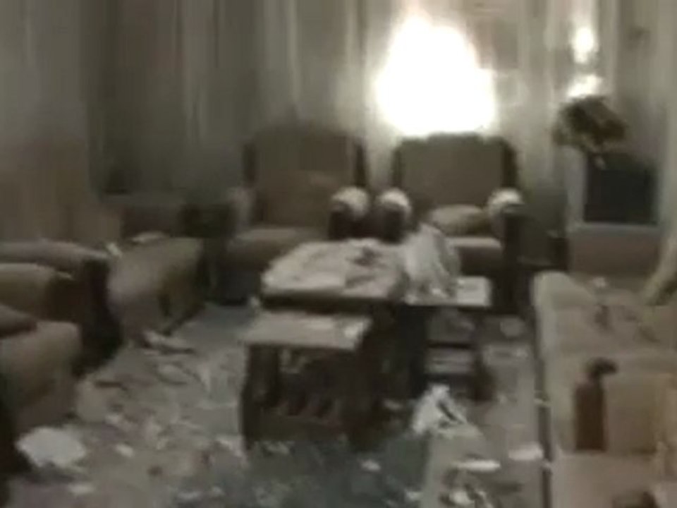 فري برس   حمص اثار الدمار بقذائف الهاون حمص ديربعلبة 6 2 2012