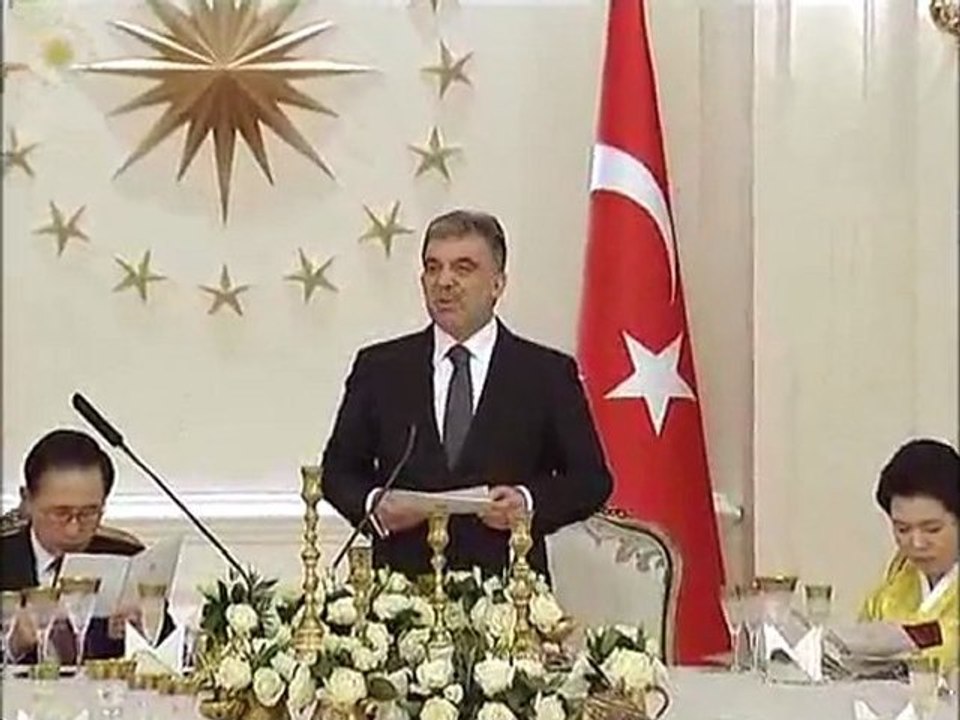 Bay ve Bayan Gül, Kore Cumhurbaşkanı Lee Myung-bak ve eşi onuruna akşam yemeği verdi