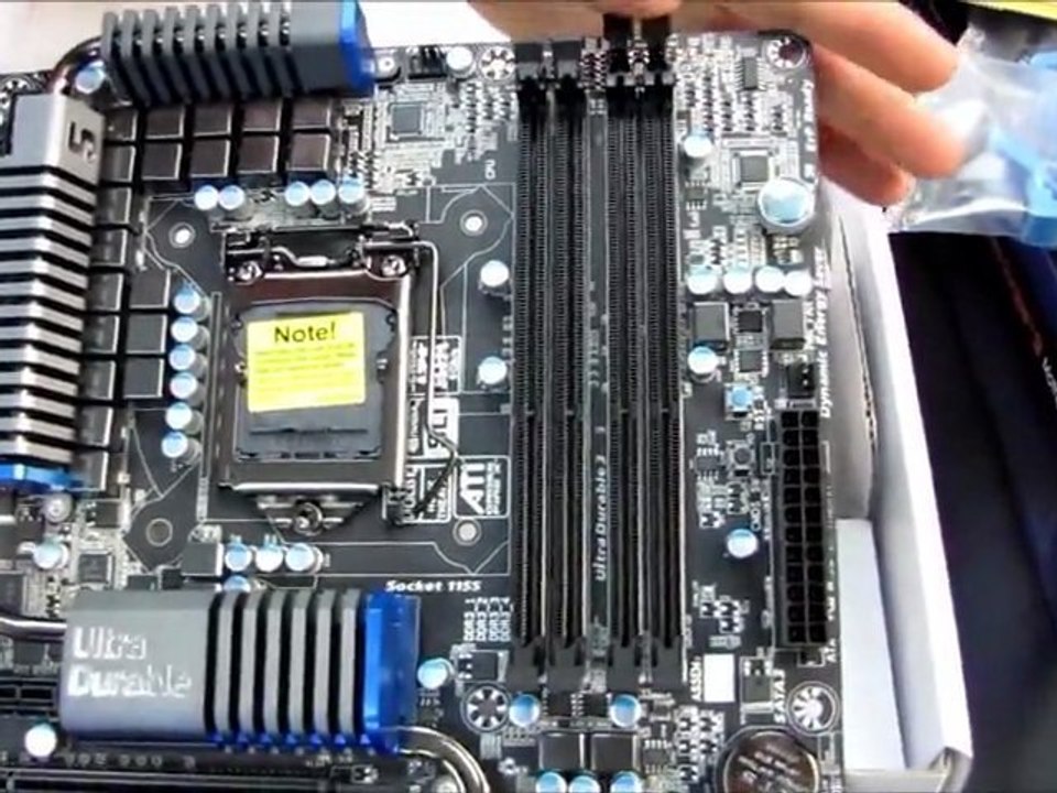 Gigabyte P67A-UD5 P67 LGA1155 Sandy Bridge SLI Motherboard Unboxing & First Look Linus Tech Tips
