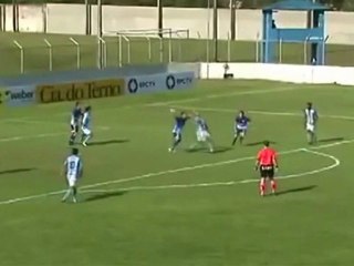 Emulan a Rivaldo con una chilena