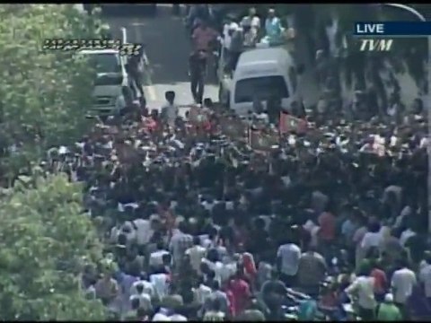 Una rebelión policial en Maldivas fuerza la dimisión del presidente Nashid