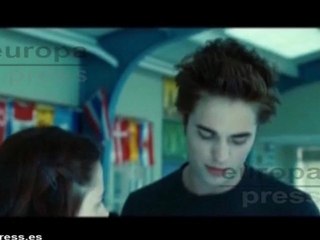 Robert Pattinson se acuesta con sus compañeras