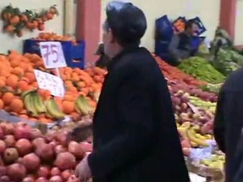 Zabıta pazarcı esnafına broşür dağıttı