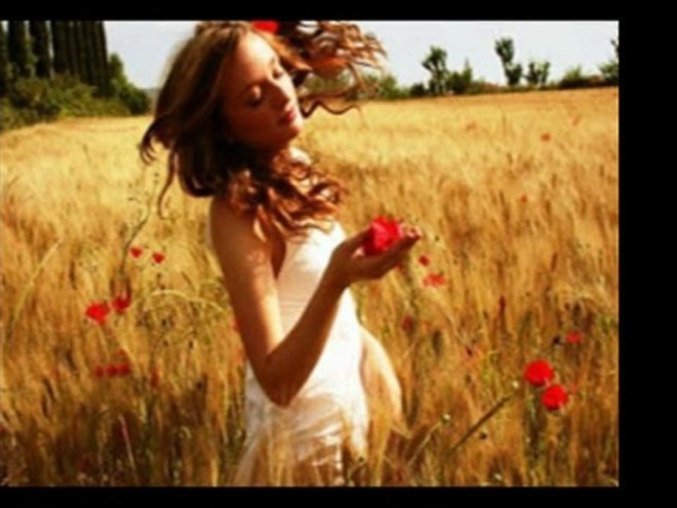 ZÜLFÜ  LİVANELİ  ...  YALNIZLIK  ...