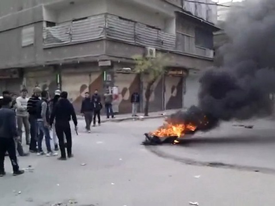 فري برس   ريف دمشق داريا إطلاق رصاص وتصاعد دخان في اقتحام المدينة6 2 2012