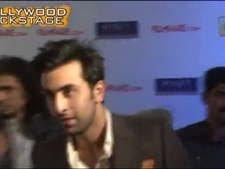 Shahrukh turns CHAMELI, Ranbir turns SILK at FILMFARE AWARDS 2012