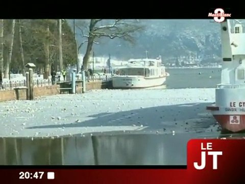 Froid : le lac d’Annecy gelé
