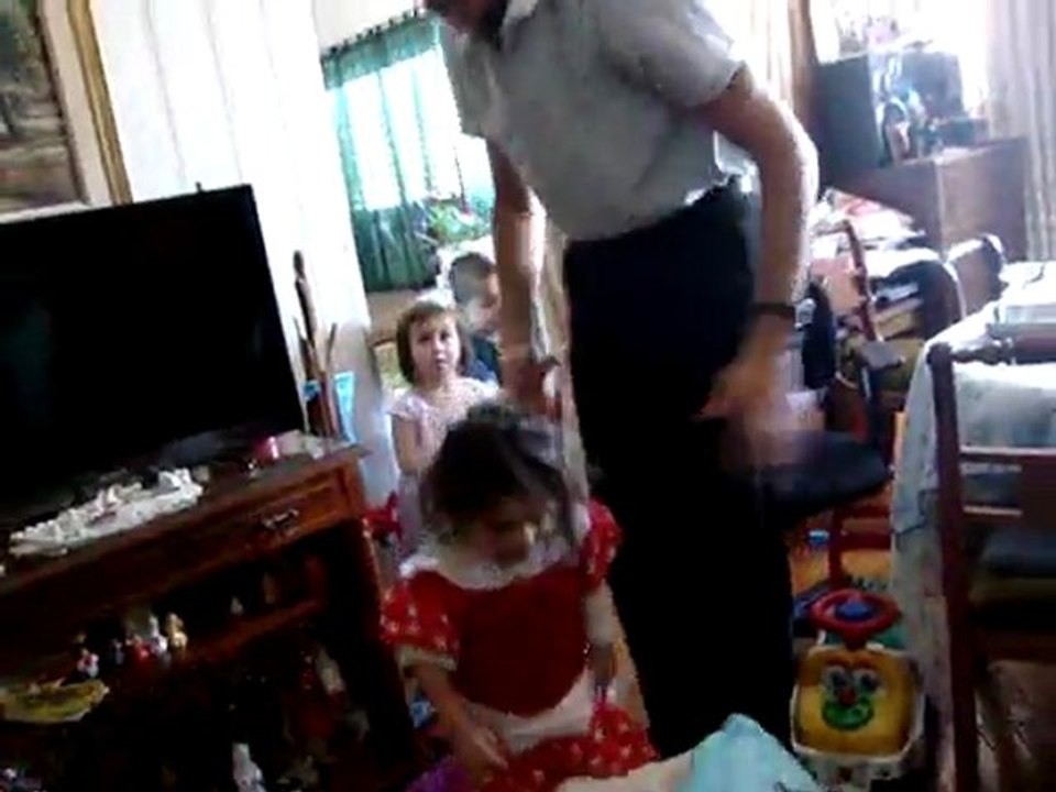 jugando con el mejor amigo de papa -Gustavo!!!