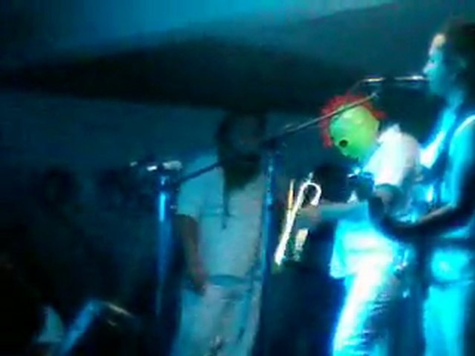 los Korukos le cantan a Tintan . erirege