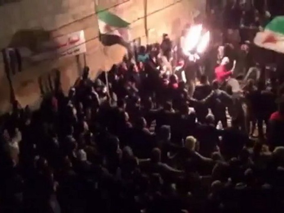 فري برس   دمشق كفرسوسة مظاهرة مسائية حاشدة ورائعة مقطع طويل 7 2 2012