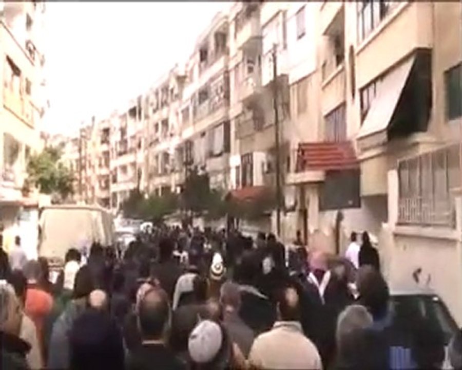 فري برس   حمص القصور مظاااهرة أبطااال القصور بعد صلاة الظهر فدااااء لأاهل باباعمر  والاحياء المحاااصرة  7 2 2012