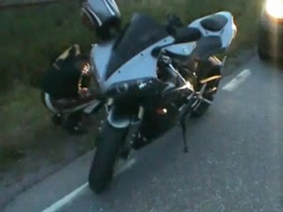 yamaha-r1-vs-cocinelle