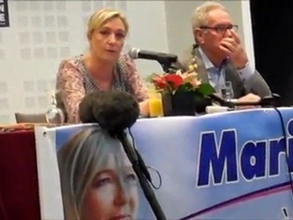 La Question qui T.U.E.: Conférence de Presse de Marine Lepen à La Réunion,