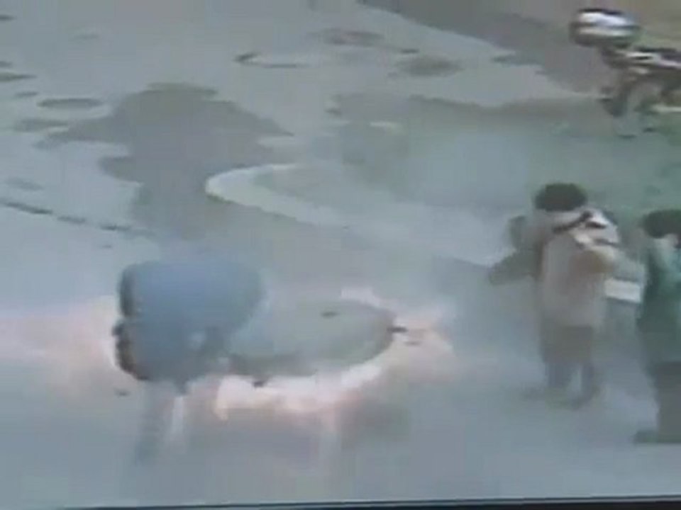 Un pétard fait exploser une poche de gaz