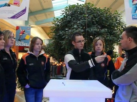 Interview de l'équipe féminine de football à 7 du FUN lors de la grande braderie à la galerie commerçante Bonne Source