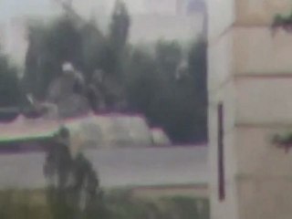 فري برس   حماة   تحرك البي ام بي في جسر المزارب مع قطع الإتصالات 7 2 2012