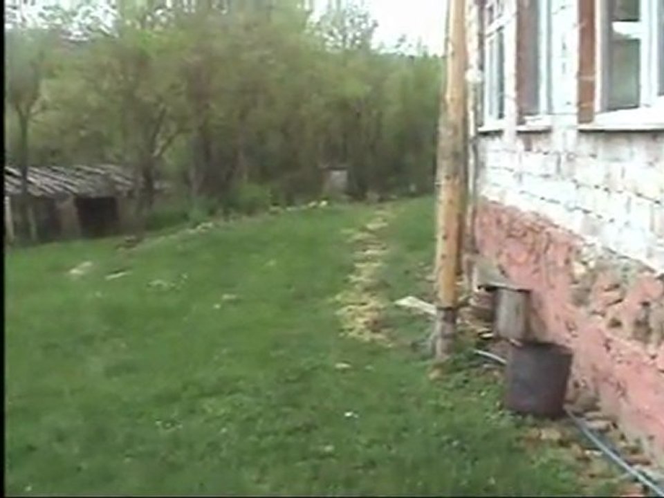 gülünce gözlerinin içi gülüyor