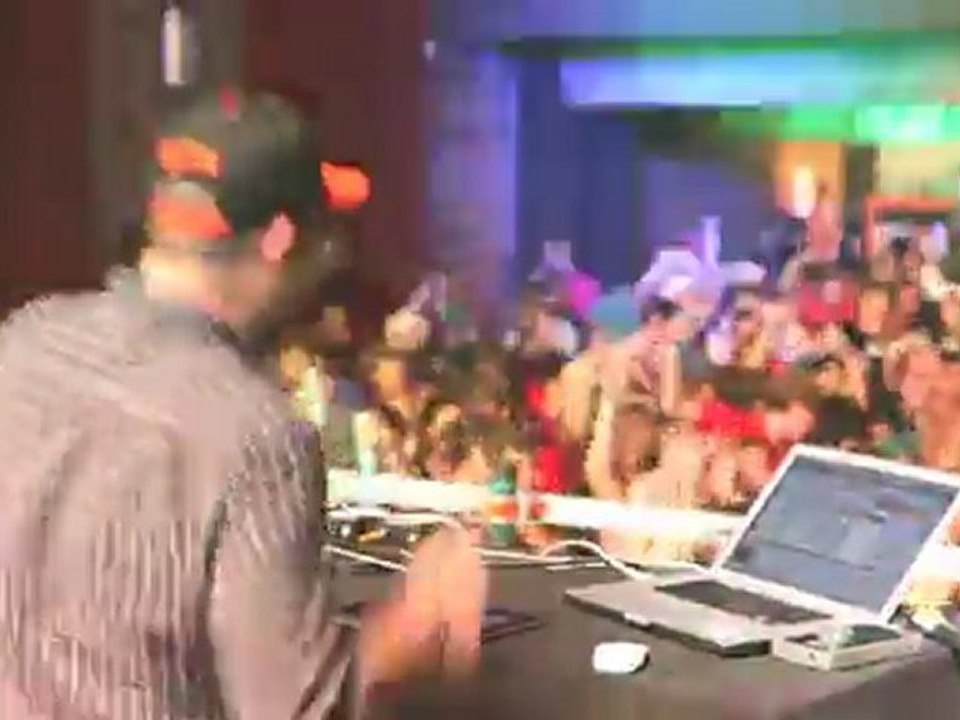Turn It Up Tour - Fine Featherheads