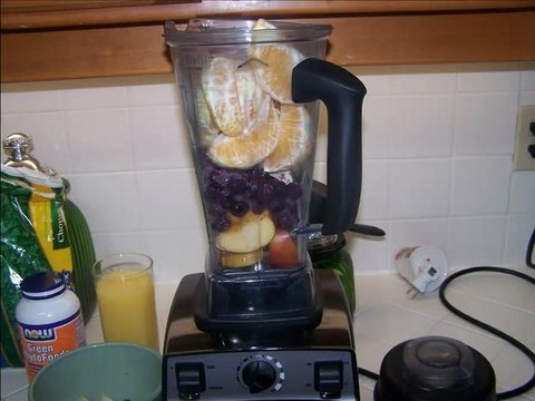 Juicing It Up Wheatgrass Powder and My Vita Mix 5200 Blender