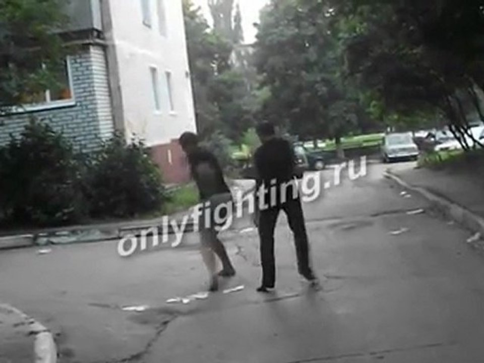 brutal-kick-dans-la-rue-et-ko