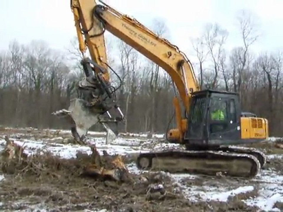 hyundai 250 nlc  " croque-souches "