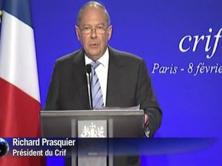 Sarkozy et Hollande se serrent la main, tout sourire, au dîner du Crif