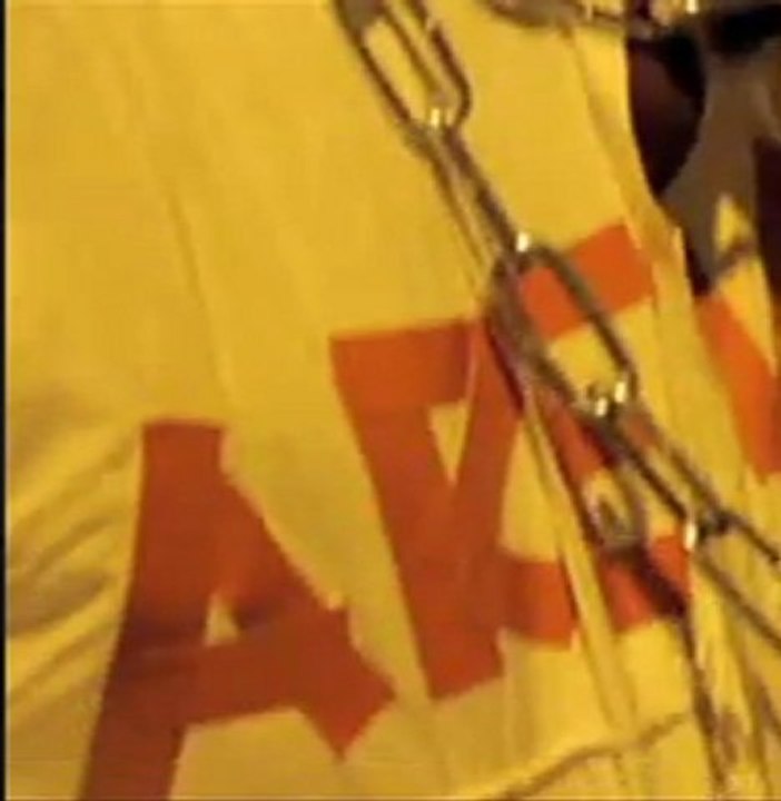 Conférence d' Areva vue par les militants de Survie et la brigade des clowns