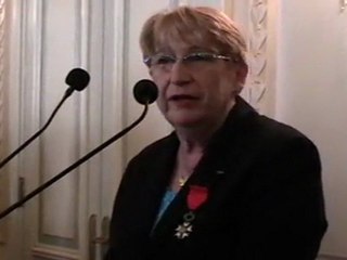 VESOUL : LA LEGION D'HONNEUR À MARTINE THÉROUANNE