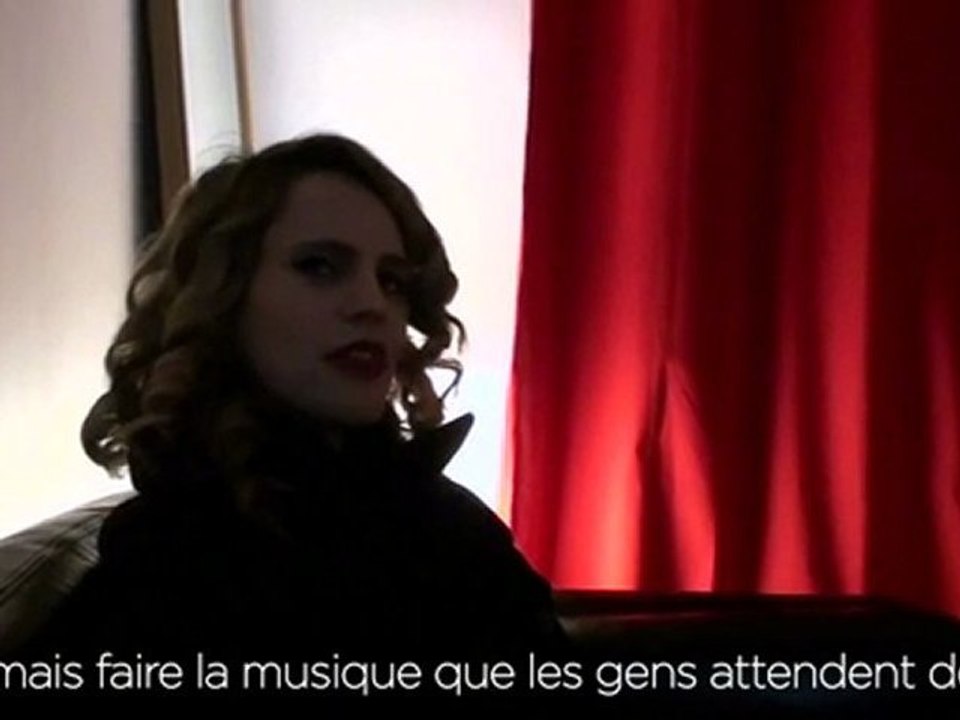 Anna Calvi - Interview Célébrité