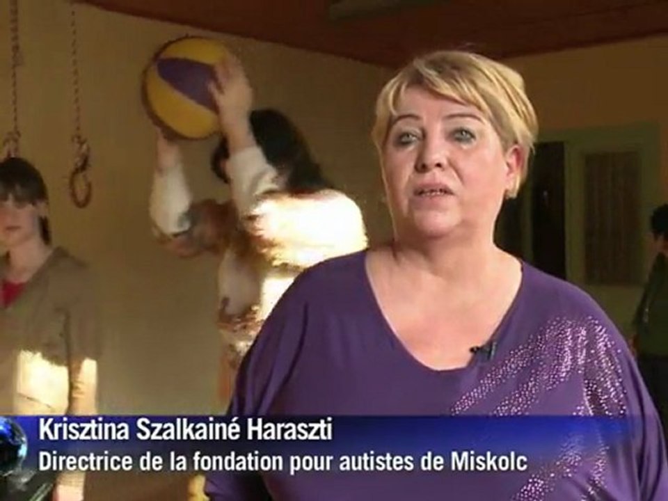 Depuis quatre ans, la Banque centrale hongroise recycle ses billets usagés en briquettes de chauffage destinées aux institutions sociales les plus déshéritées du pays