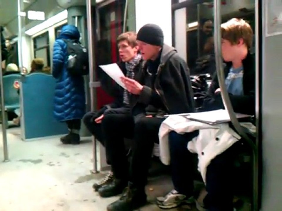 Chor-Gesang in der Ringbahn